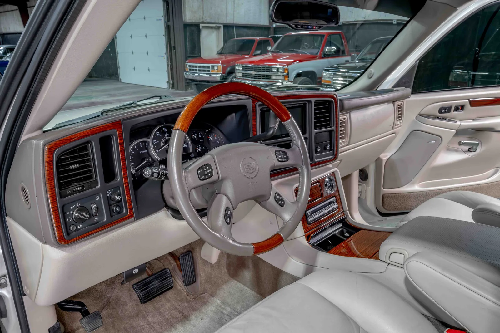 2003-Cadillac-Escalade-White Diamond Pearl-3GYFK66N33G294143-46.jpg